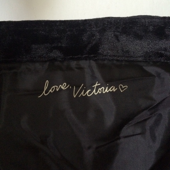 NWT(OS) Victoria’s Secret Crushed Velvet Tote Bag Chevron Quilted Black Velour - Picture 6 of 7